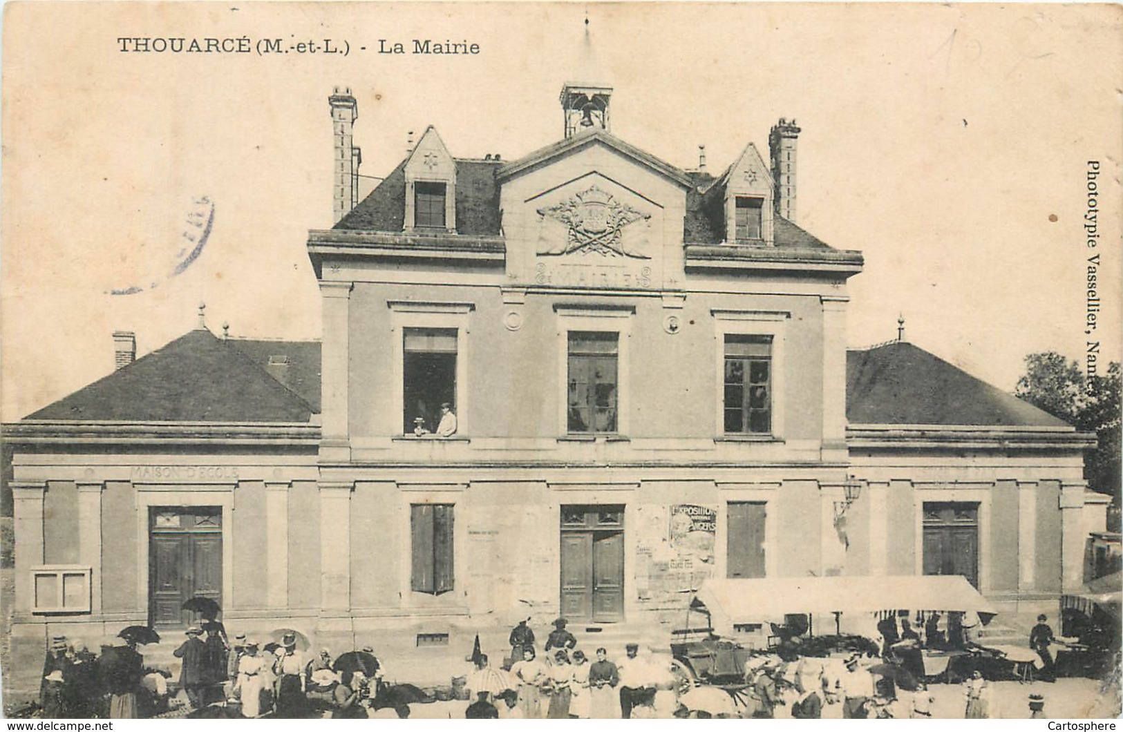 CPA 49 Maine Et Loire Thouarcé La Mairie Marché - Thouarce