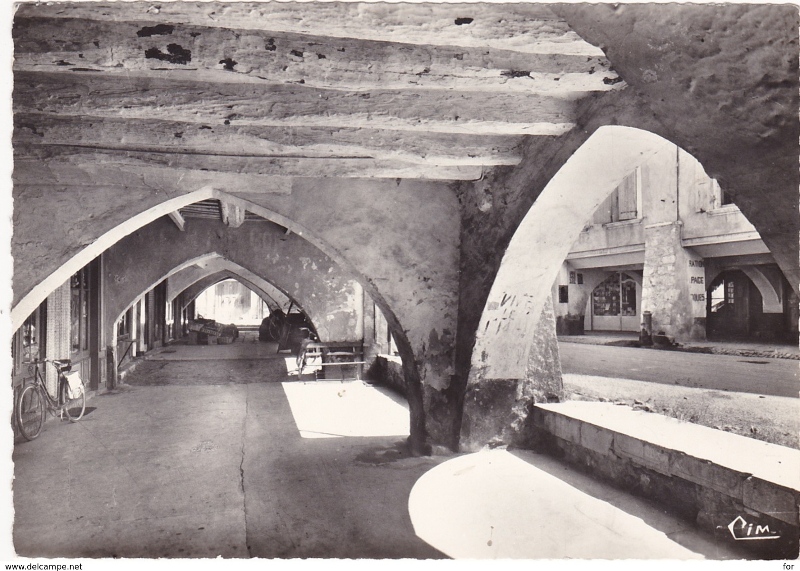 Drome - BUIS-les-BARONNIES - Les Arcades - ( C.p.s.m. - Photo Vérit. - Grand Format ) - Buis-les-Baronnies