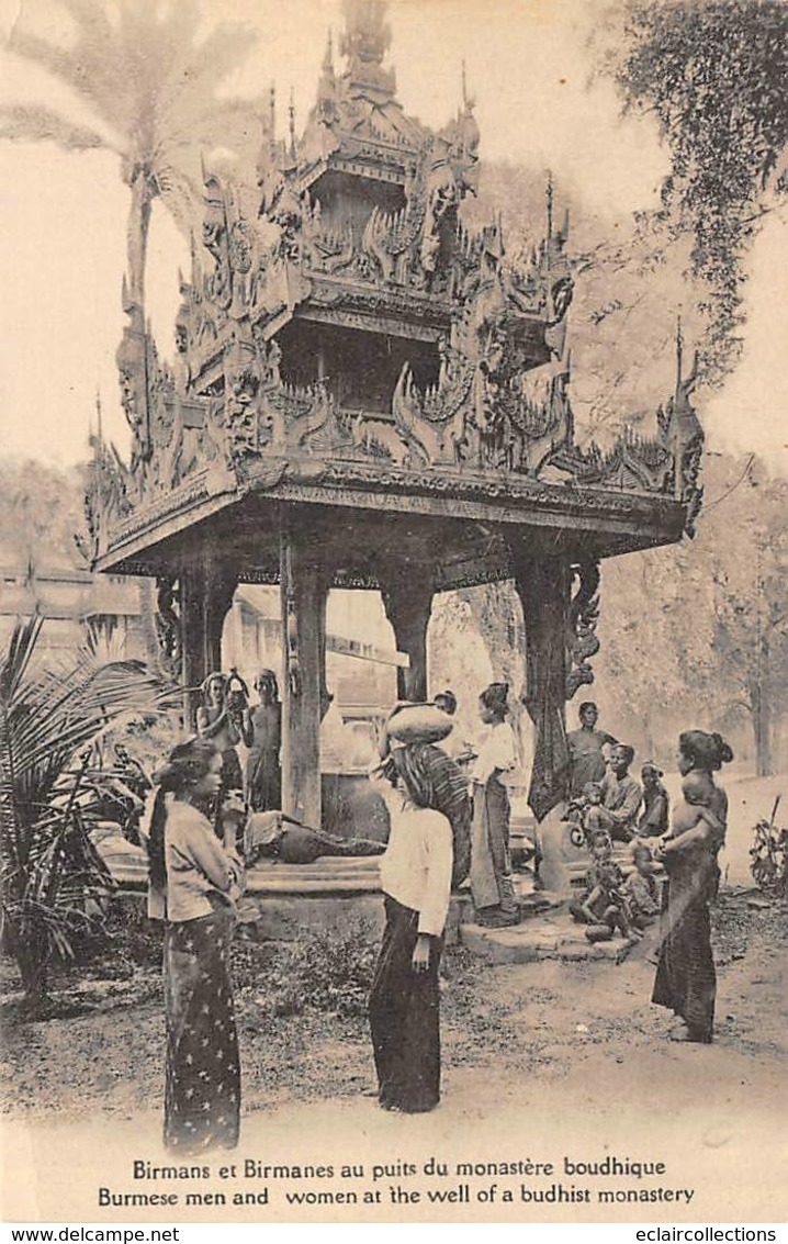 Asie   Birmanie .     Au Puits Du Monastère Boudhique     ( Voir Scan) - Myanmar (Burma)