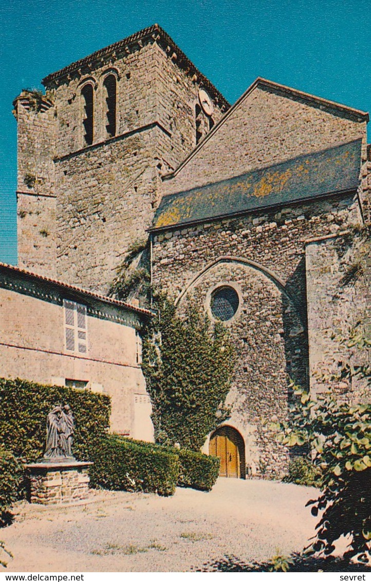 MOUILLERON-en-PAREDS. - L'Eglise. CPM Pas Courante - Mouilleron En Pareds