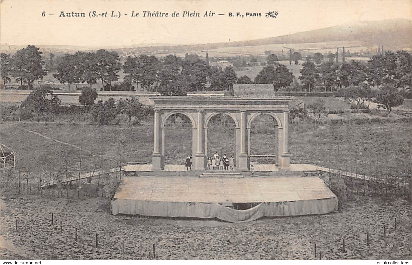 Autun        71     Le Théatre De Plein Air         (voir Scan) - Autun