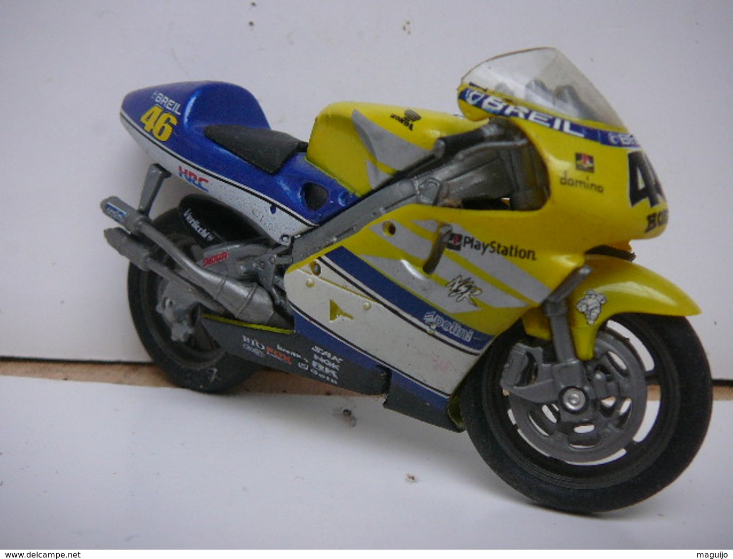 HONDA N° 46 VALENTINO ROSSI  PLAY STATION  MOTO  1/18  LIRE ET VOIR !! - Motos