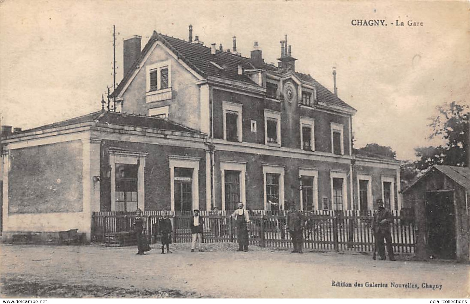 Chagny      71      Extérieur De  La Gare       (voir Scan) - Chagny