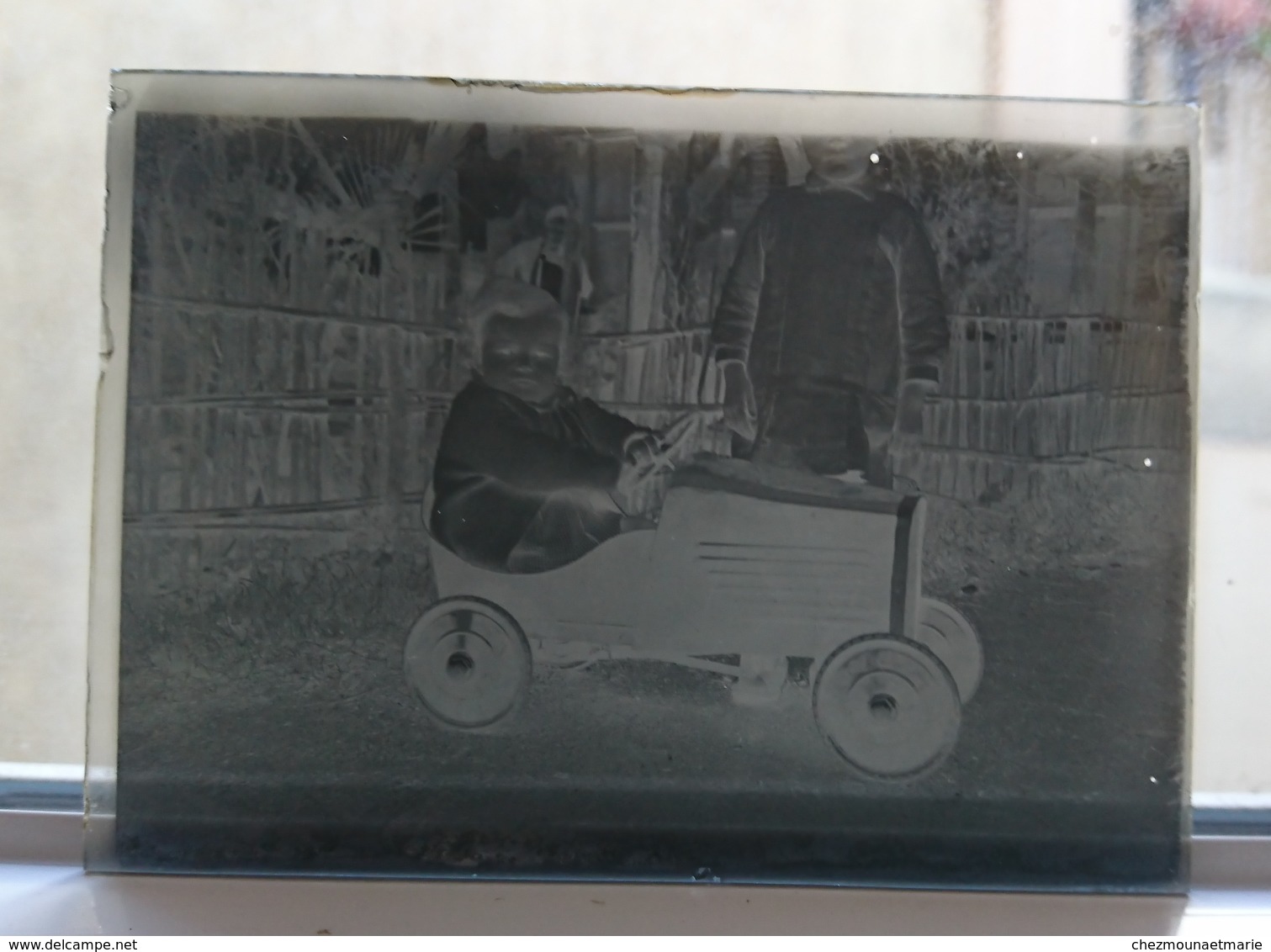 VOITURE ENFANT A PEDALES - PLAQUE DE VERRE PHOTO 8.5 X 6.5 CM - Plaques De Verre