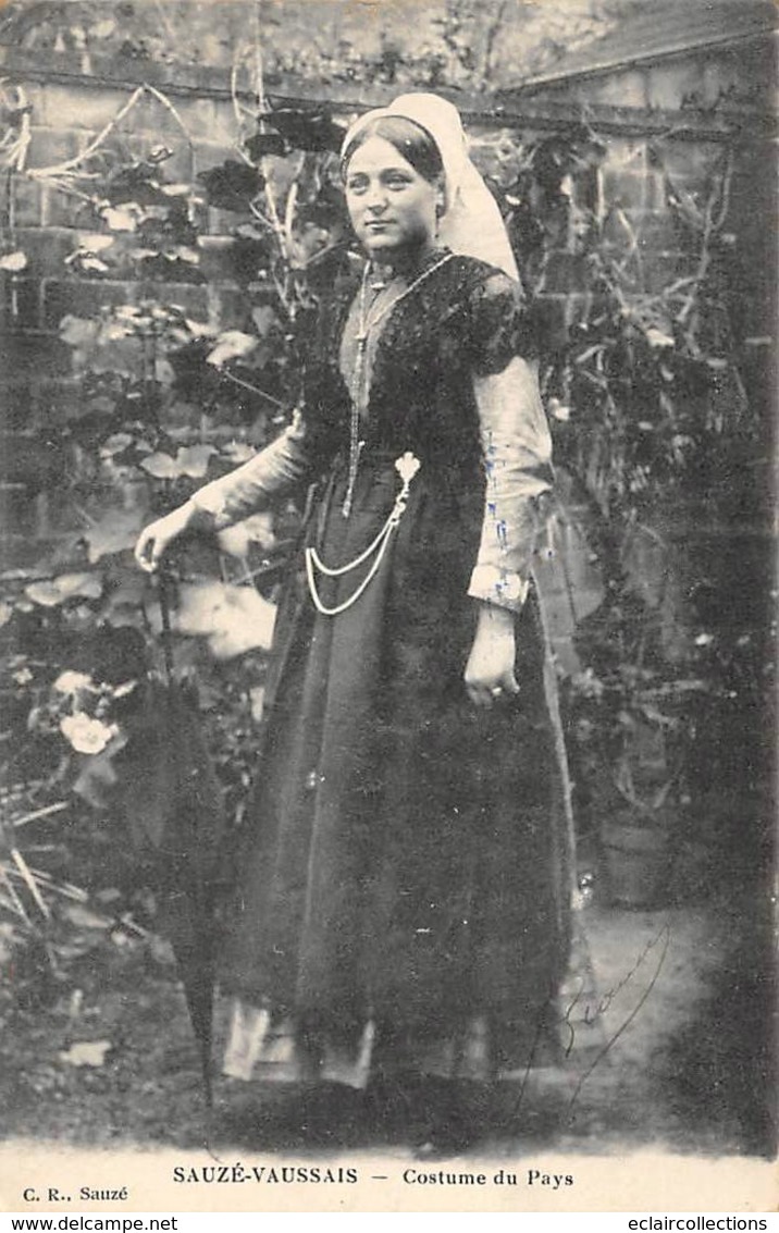 Sauzé Vaussais      79        Jeune Femme En Costume Du Pays       (voir Scan) - Sauze Vaussais