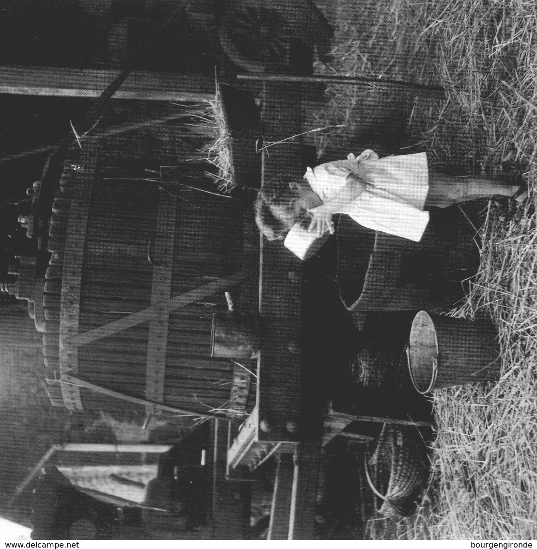 LE JUS DE POMME DE SAINT SAUVANT 1945 Photo Robert DOISNEAU - Doisneau