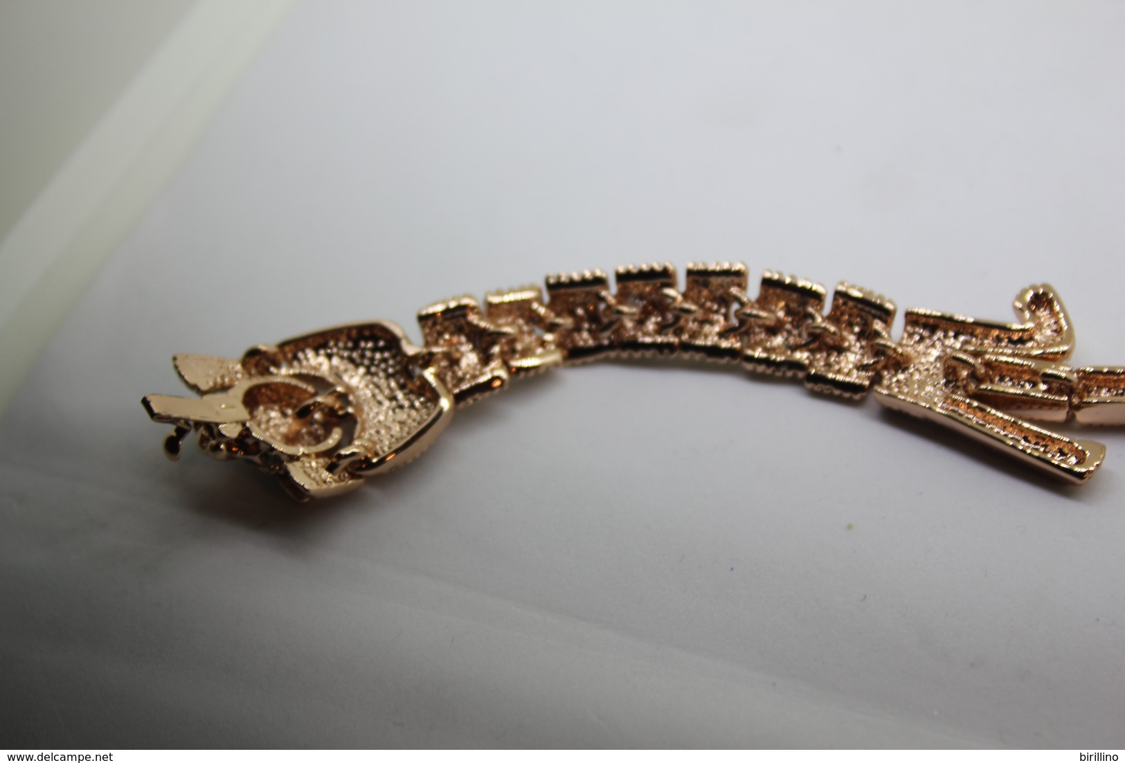 A61000 - Bracciale in argento sterling placcato oro raffigurante un leopardo.