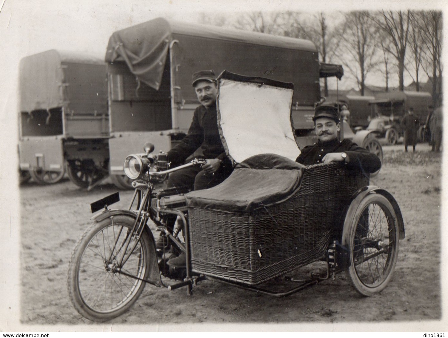 CPA 2851 - MILITARIA - Superbe Carte Photo Militaire - Soldats Sur Une Moto / Side - Car & Camions Militaires - Ausrüstung