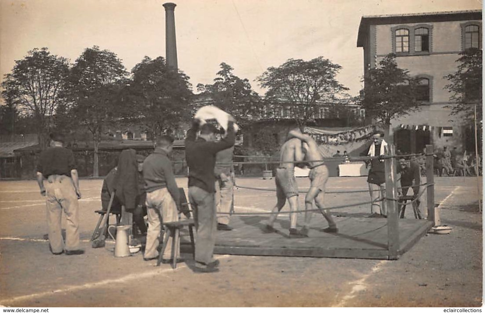 Thème: Sport  Boxe      Un  Combat Dans Une Caserne  Carte Photo           (voir Scan) - Boxeo