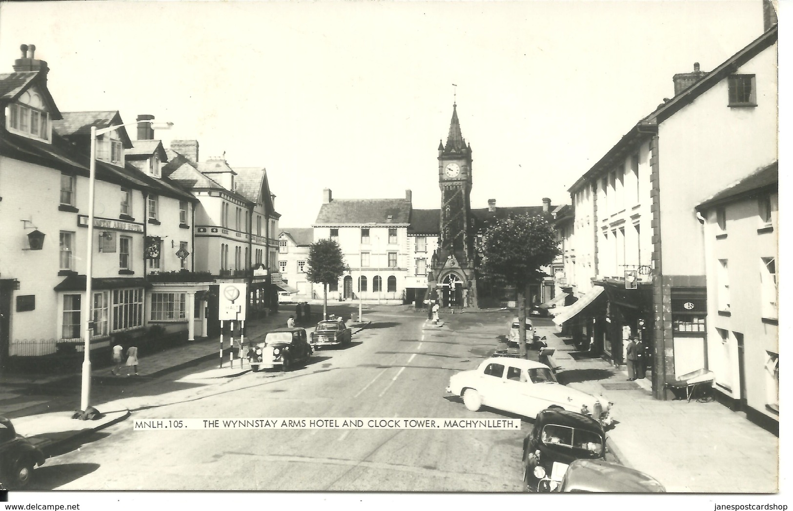 REAL PHOTOGRAPHIC POSTCARD - THE WYNNSTAY ARMS HOTEL AND CLOCK TOWER MACHYNLLETH - Montgomeryshire