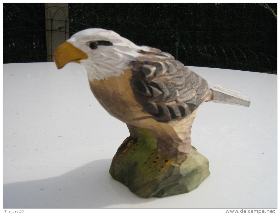 Aigle  Sculpté En Bois Peint  - Hauteur 8 Cm  Longueur 13 Cm   - Travail Artisanal - Hout