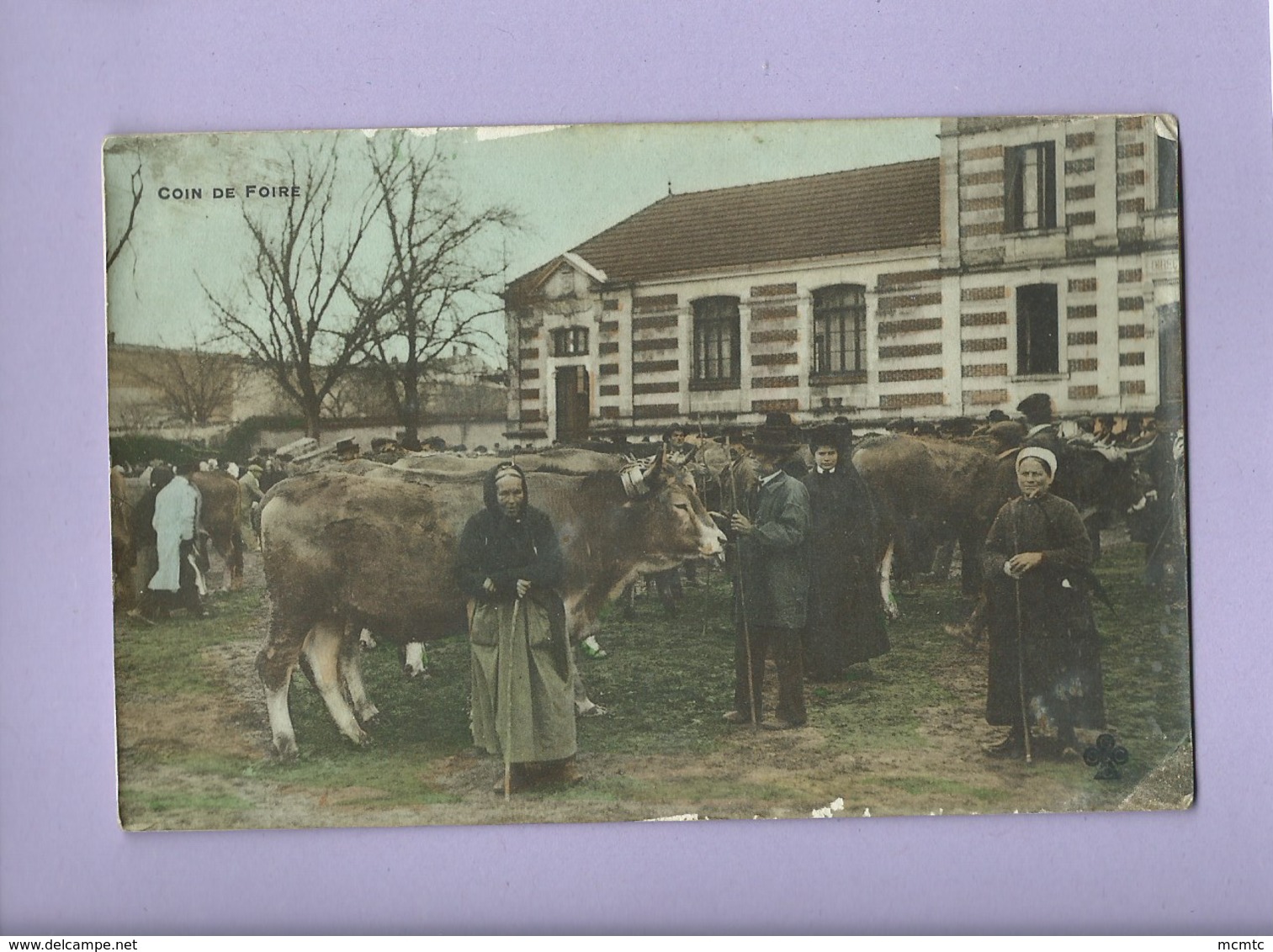 CPA Très Abîmée - Coin De Foire - ( Marché , Bœufs , Bœuf ) - Breeding