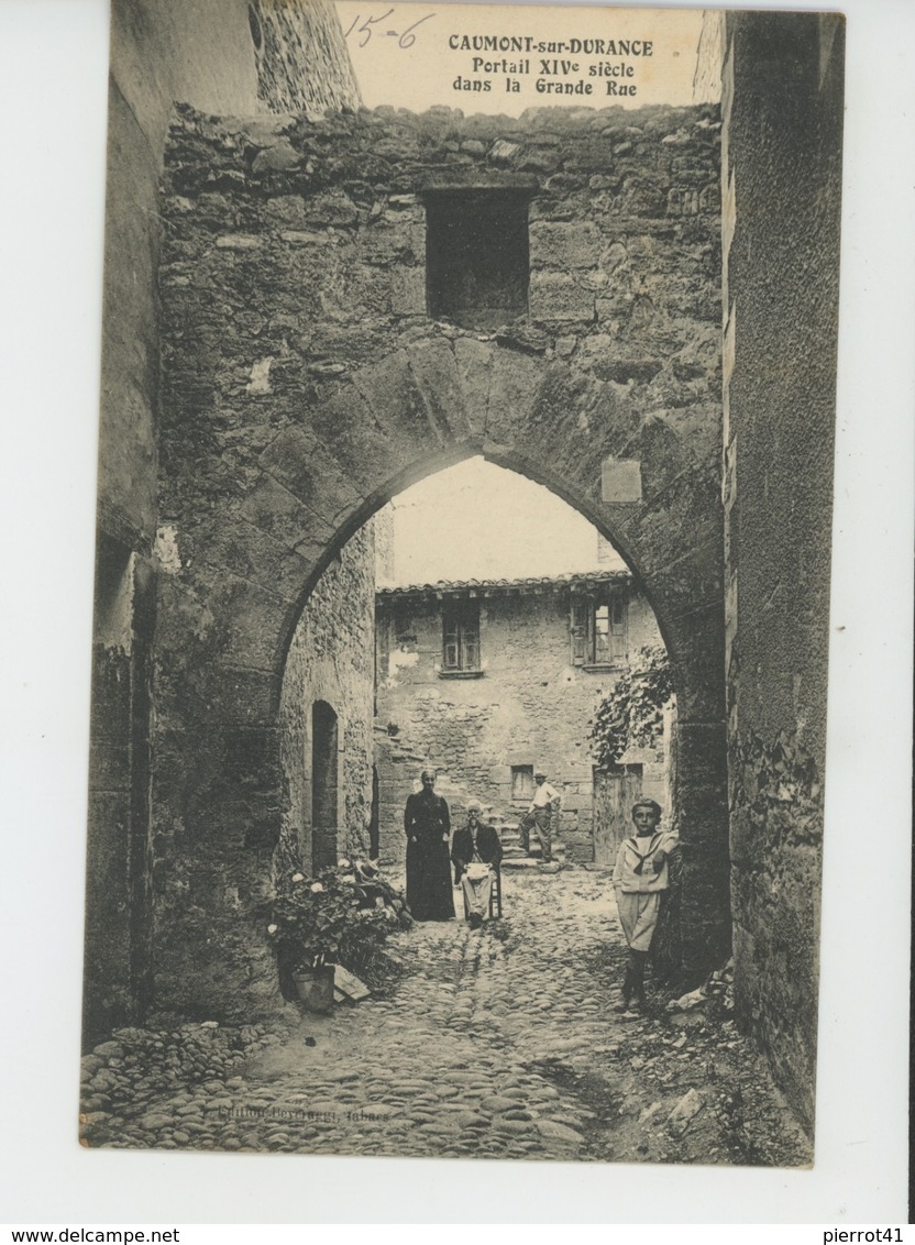 CAUMONT SUR DURANCE - Portail XIVème Dans La Grande Rue - Caumont Sur Durance