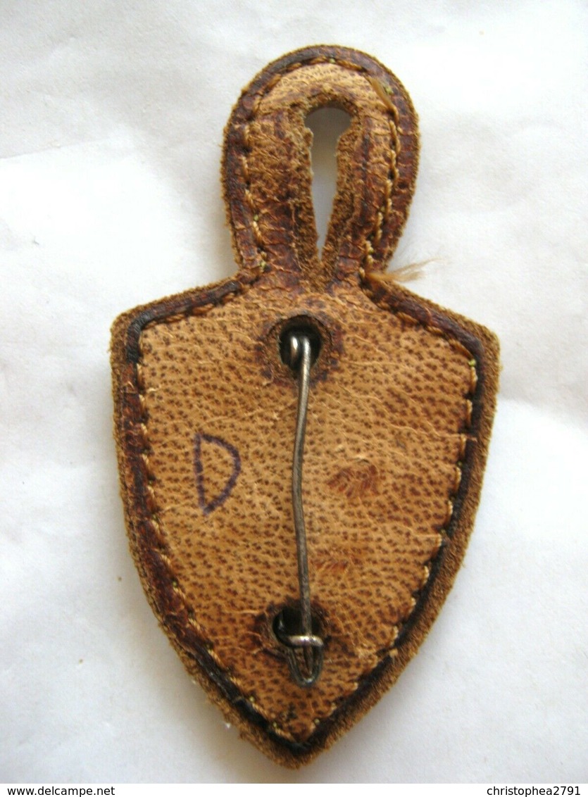 ANCIEN INSIGNE DES SAPEURS POMPIERS AVEC CUIR D'ORIGINE ETAT EXCELLENT - Feuerwehr