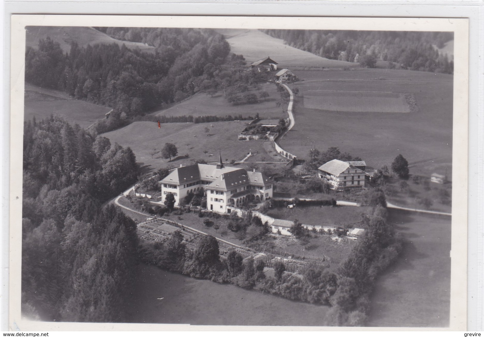 Le Pâquier. Monastère Du Carmel De La Vierge Immaculée Et De St. Joseph. Vue Aérienne. Fermes En Amont - Le Pâquier