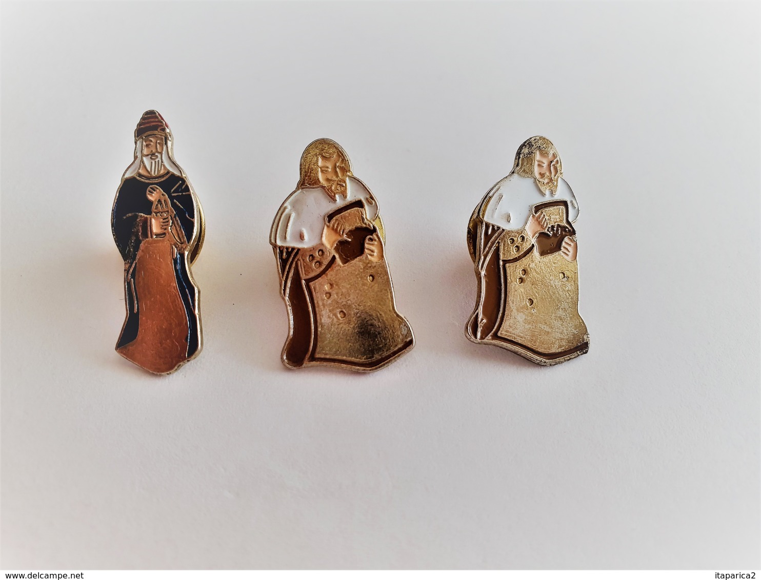 3 PINS LES ROIS MAGE  Crèche Noël/ Edition Limitée / Base Dorée / 33NAT - Navidad