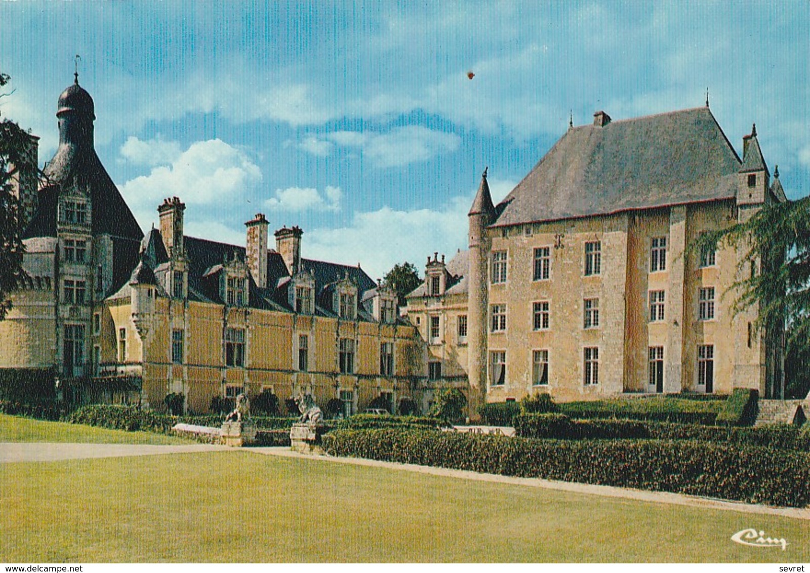 BONNES. - Château De Touffou. CPM - Chateau De Touffou