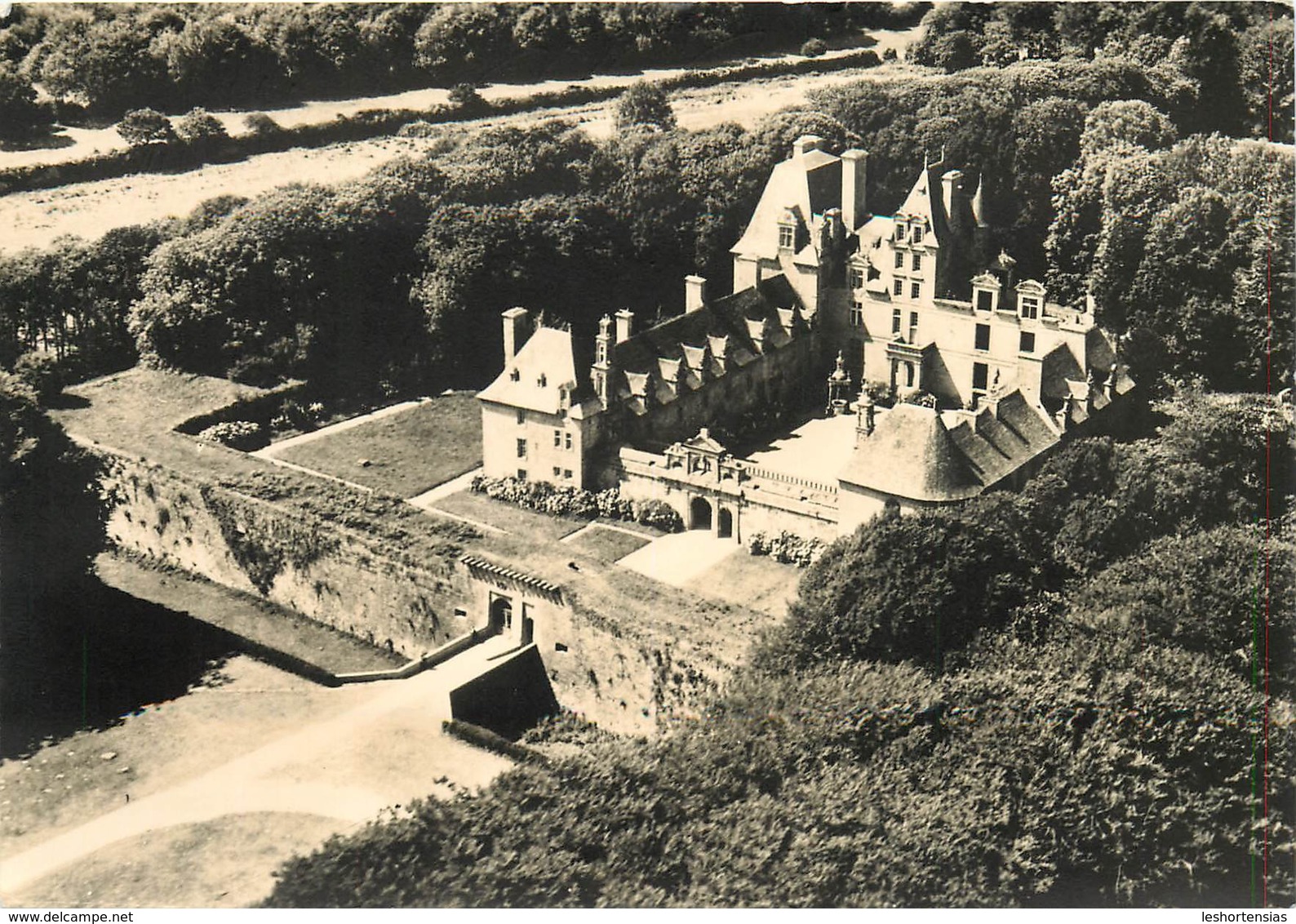 SAINT VOUGAY CHATEAU DE KERJEAN VUE AERIENNE - Saint-Vougay