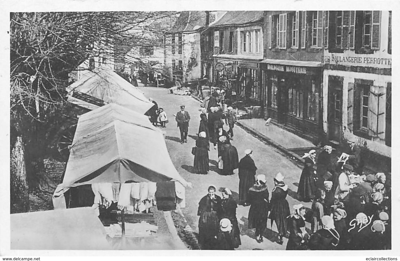 Gourin        56          Le Marché Place De La Fontaine   En  1948           (Voir Scan) - Gourin