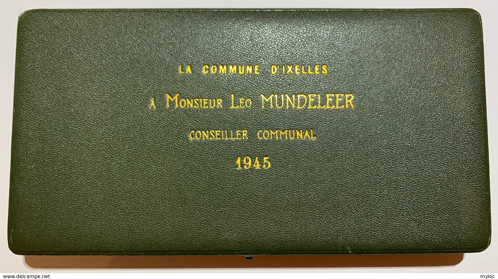 Médailles Bronze. A. Hebbelinck. Le Comité D'ixelles. 1946. Temoignage  Leo Mundeleer. Lot De 2 Médailles Dans écrin. - Professionals / Firms