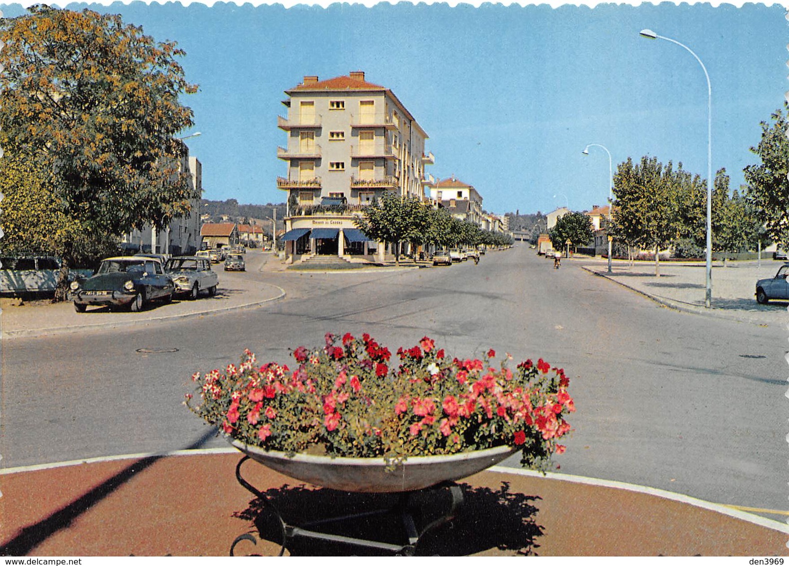 ROUSSILLON - L'Avenue - DS Citroën - Roussillon