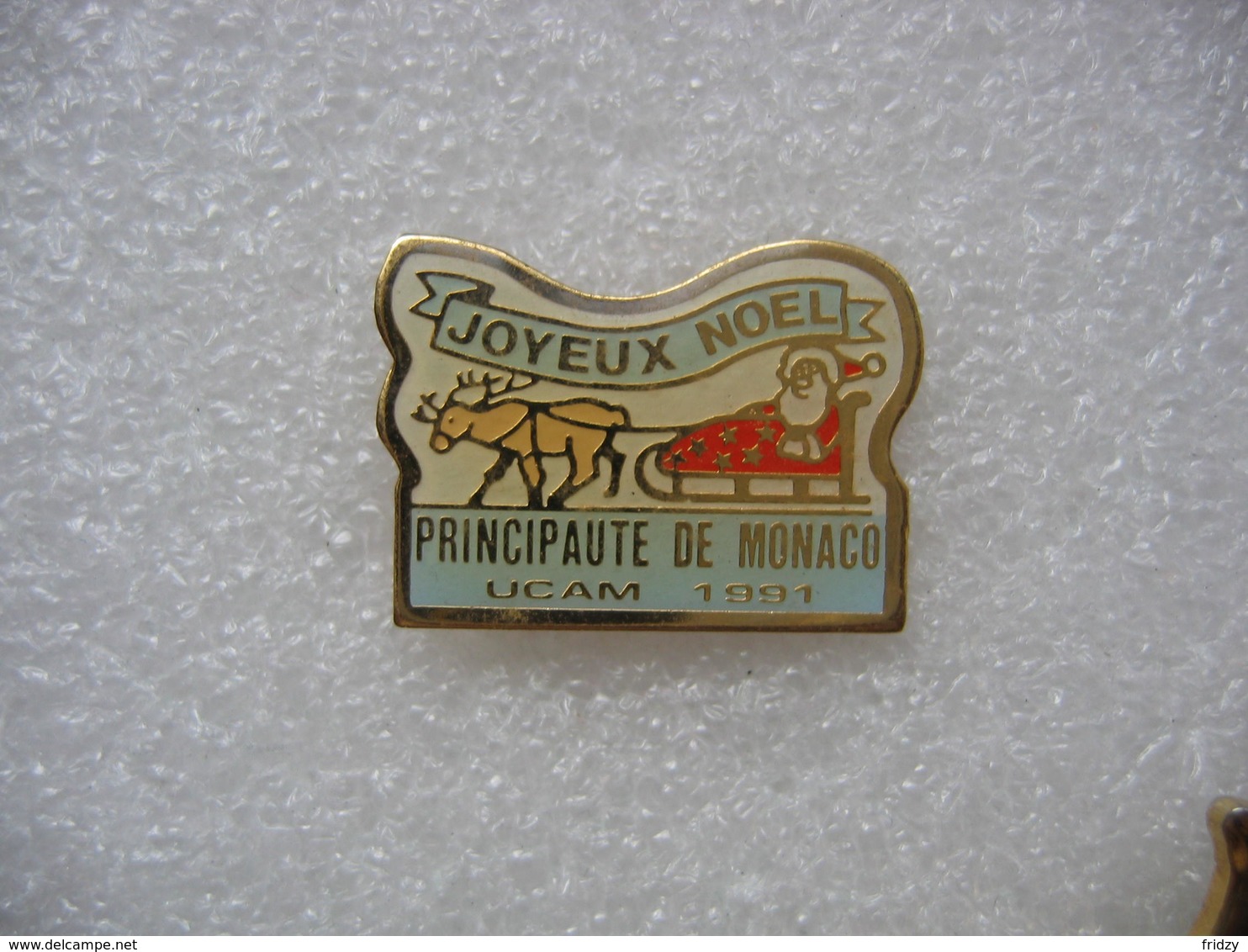 Pin's Joyeux Noel De La Principauté De MONACO, UCAM 1991 (Union Des Commerçants Et Artisans De Monaco) - Navidad