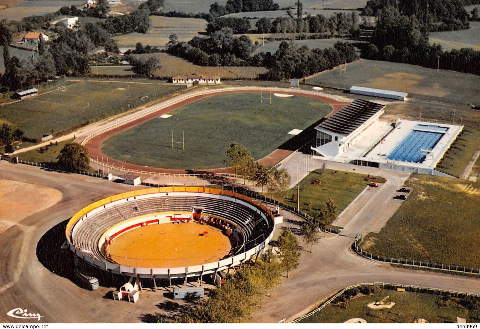 HAGETMAU - Vue Aérienne - Les Arènes - Le Complexe Sportif - Piscine, Stade - Architecte M. Bonnefous, Mont-de-Marsan - Hagetmau