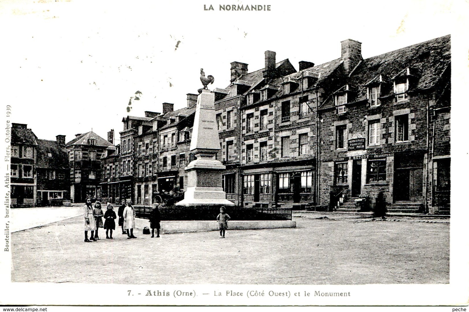 N°3898 T -cpa Athis -la Place Et Le Monument- - Athis De L'Orne