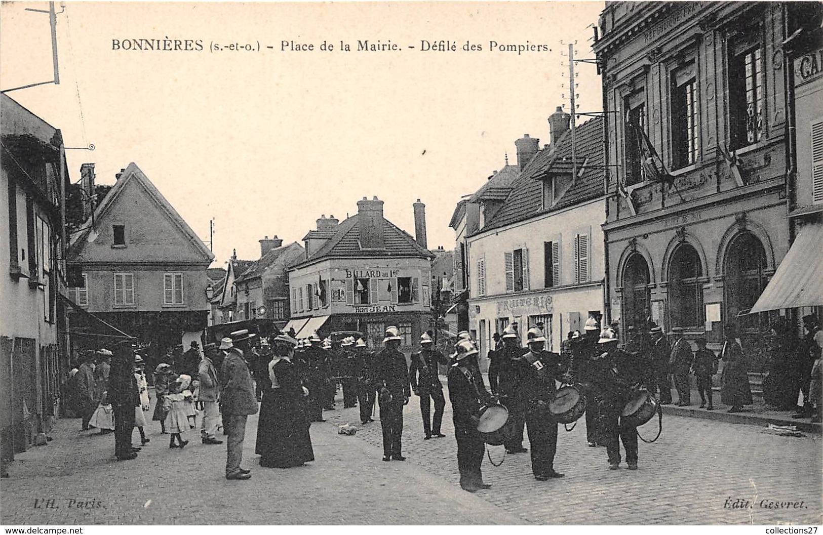 78-BONNIERES-SUR-SEINE-PLACE DE LA MAIRIE , DEFILE DES POMPIERS - Bonnieres Sur Seine