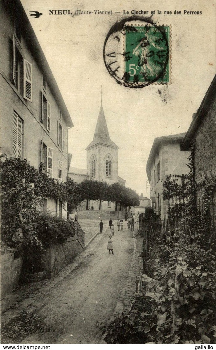 NIEUL LE CLOCHER ET LA RUE DES PERRONS - Nieul