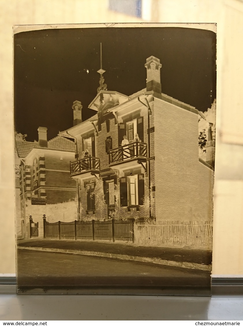 VILLA CANTEMERLE - VINS DU BLAYAIS DE R. CASTELBON - PLAQUE DE VERRE 12*9 CM - Plaques De Verre