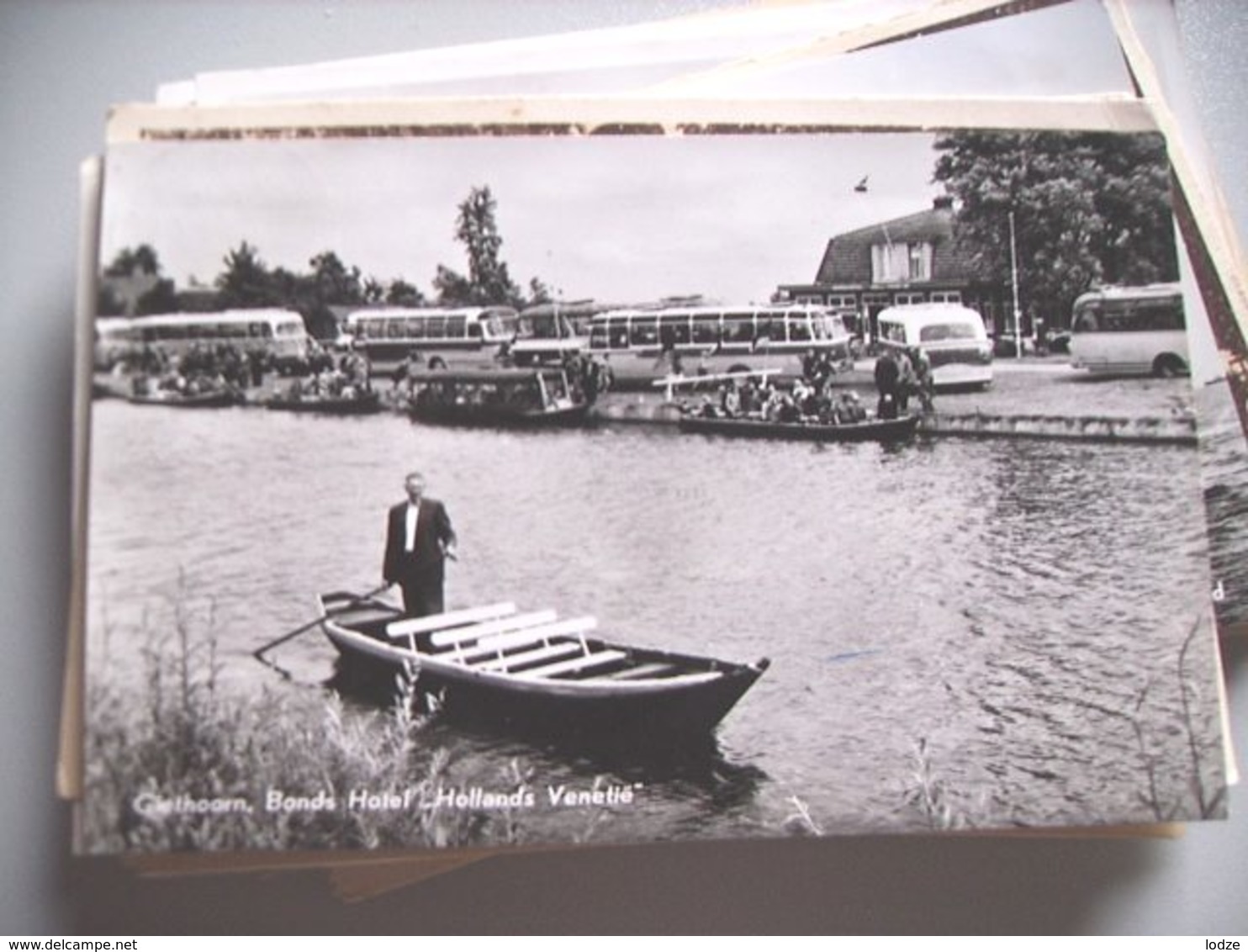 Nederland Holland Pays Bas Giethoorn Met Allemaal Bussen En Bootje Bij Hotel Hollands Venetië - Giethoorn