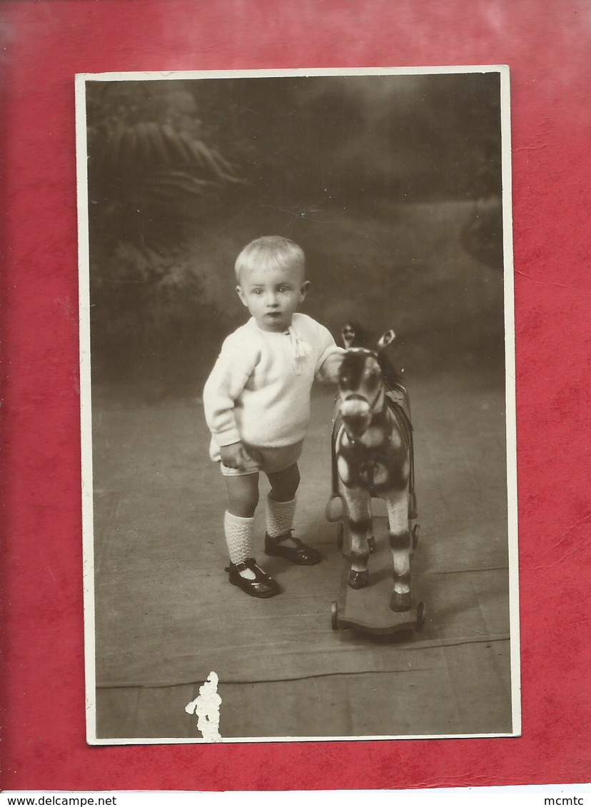 Carte Photo - Enfant , Jeu , Jouet , Jeux , Jouets , Cheval à Roulettes - ( Martin , Photo  , Moreuil ) - Jeux Et Jouets