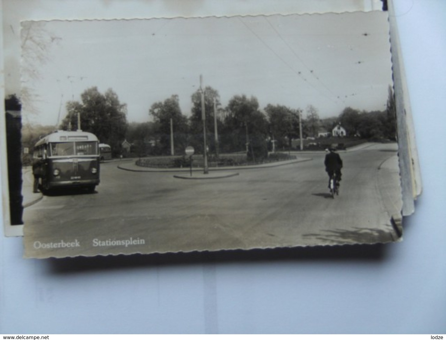 Nederland Holland Pays Bas Oosterbeek Bij Arnhem Met Oude Bus Op Stationsplein - Oosterbeek