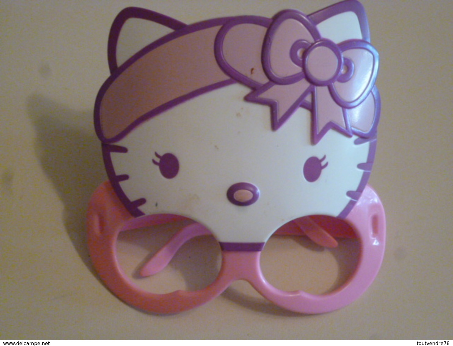 MAC056 / Lunette Hello Kitty / Mc Donalds / 2013 - Teatro & Disfraces