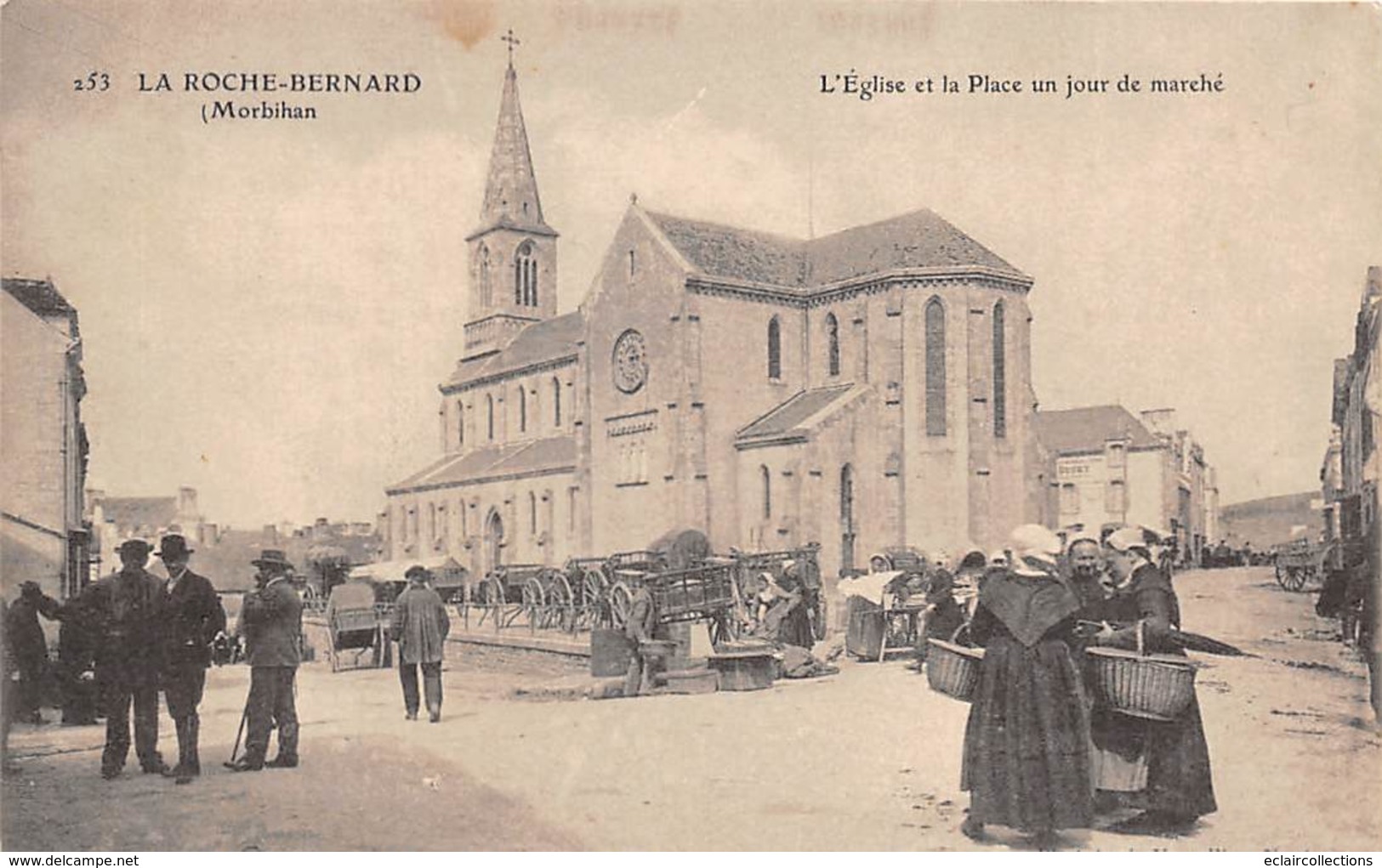 La Roche-Bernard          56      L'Eglise Et Le Place Jour De Marché       (Voir Scan) - La Roche-Bernard