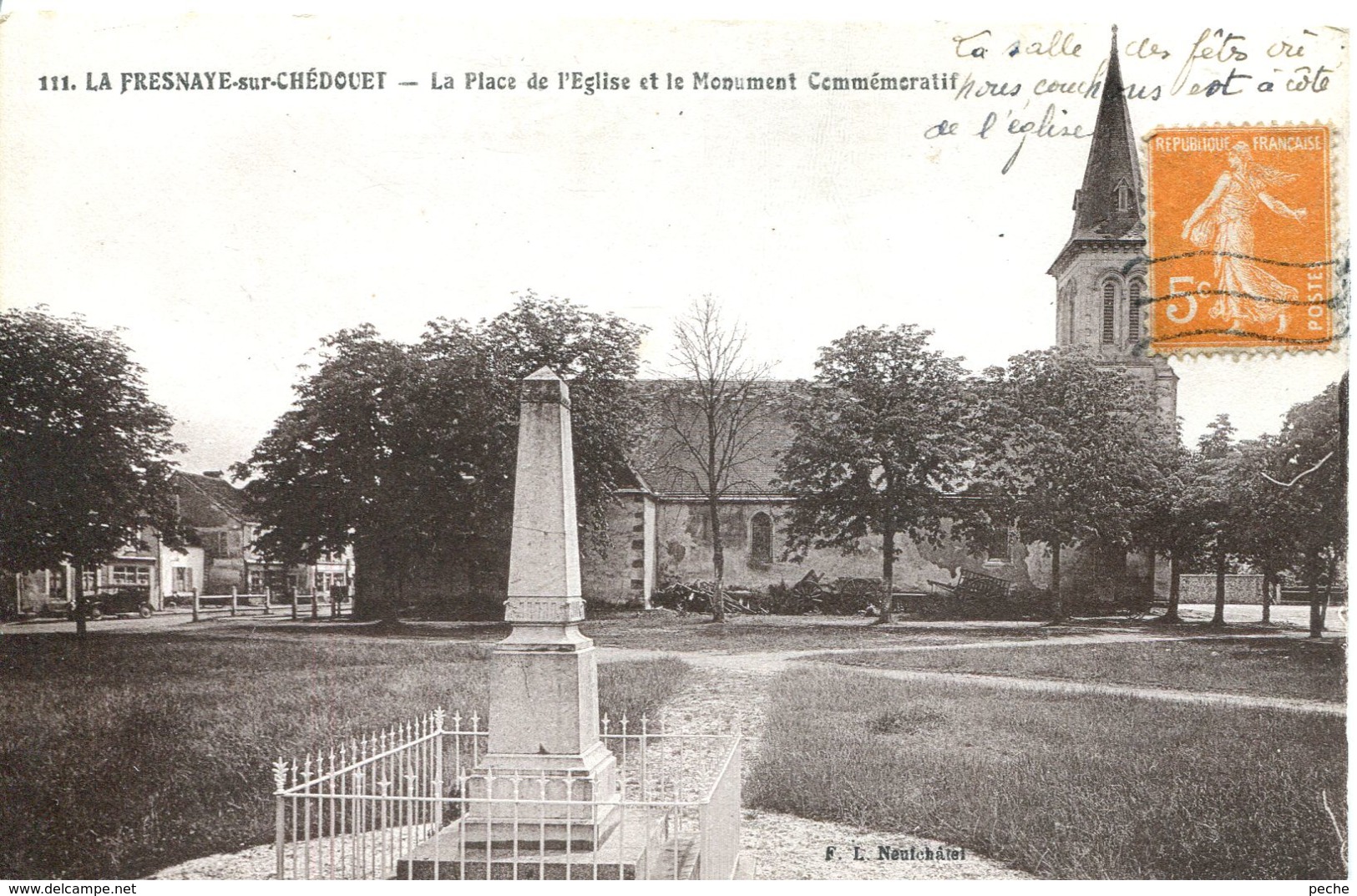 N°6831 T -cpa La Fresnaye Sur Chédouet La Place De L'église Et Le Monumnet Commémoratif- - La Fresnaye Sur Chédouet