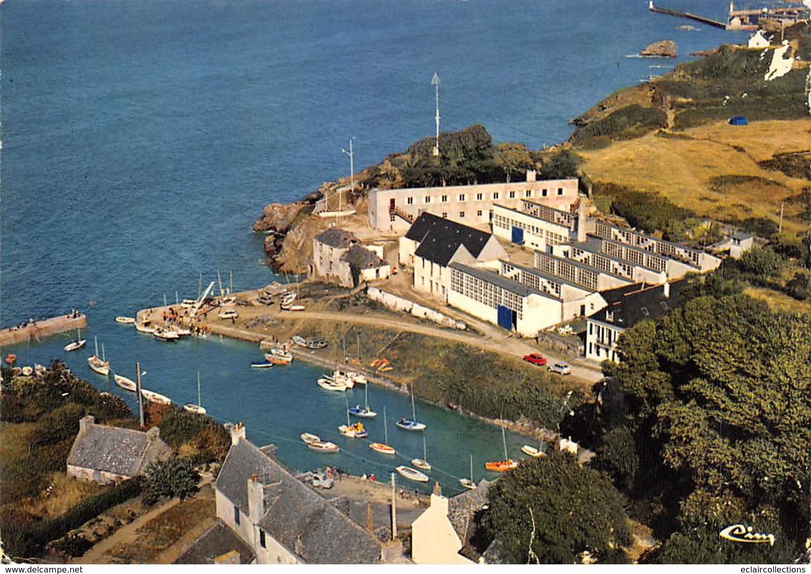 Ile De Groix        56          Une Vue Aérienne. Port Lay Et Ecole De Voile         (Voir Scan) - Ile Aux Moines