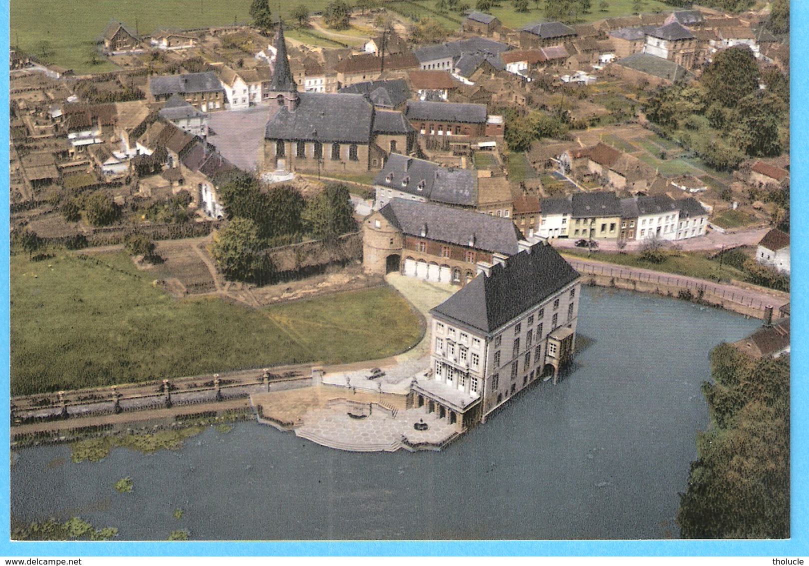Feluy (Seneffe)- Vue Aérienne- Ancien Château-Fort- L'Eglise Sainte Aldegonde Et La Grand Place-Belle Vue Du Village - Seneffe