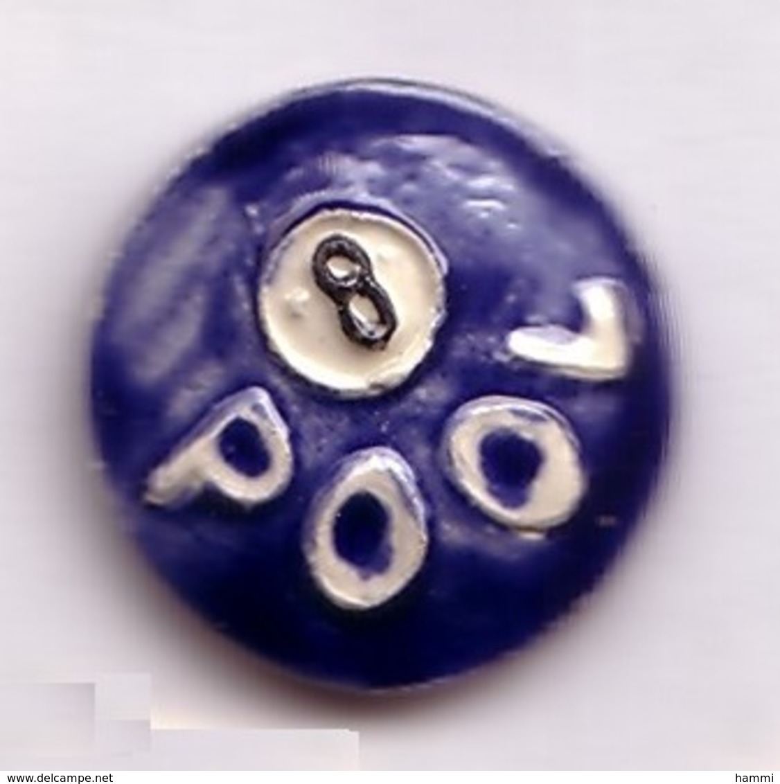 C27 Pin's BILLARD 8 POOL Bleu Violet Pin's De Qualité Céramique Ou Porcelaine Sans Inscription Au Dos Achat Immédiat - Billard