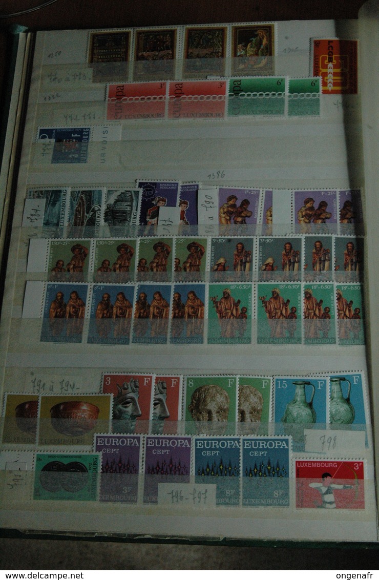 Classeur De 24 Pages De Stock ( Timbres **) Début Pas Compté--   De 1970 à 1999 (Prifix, Côte 2009 : 2105€) - Andere & Zonder Classificatie