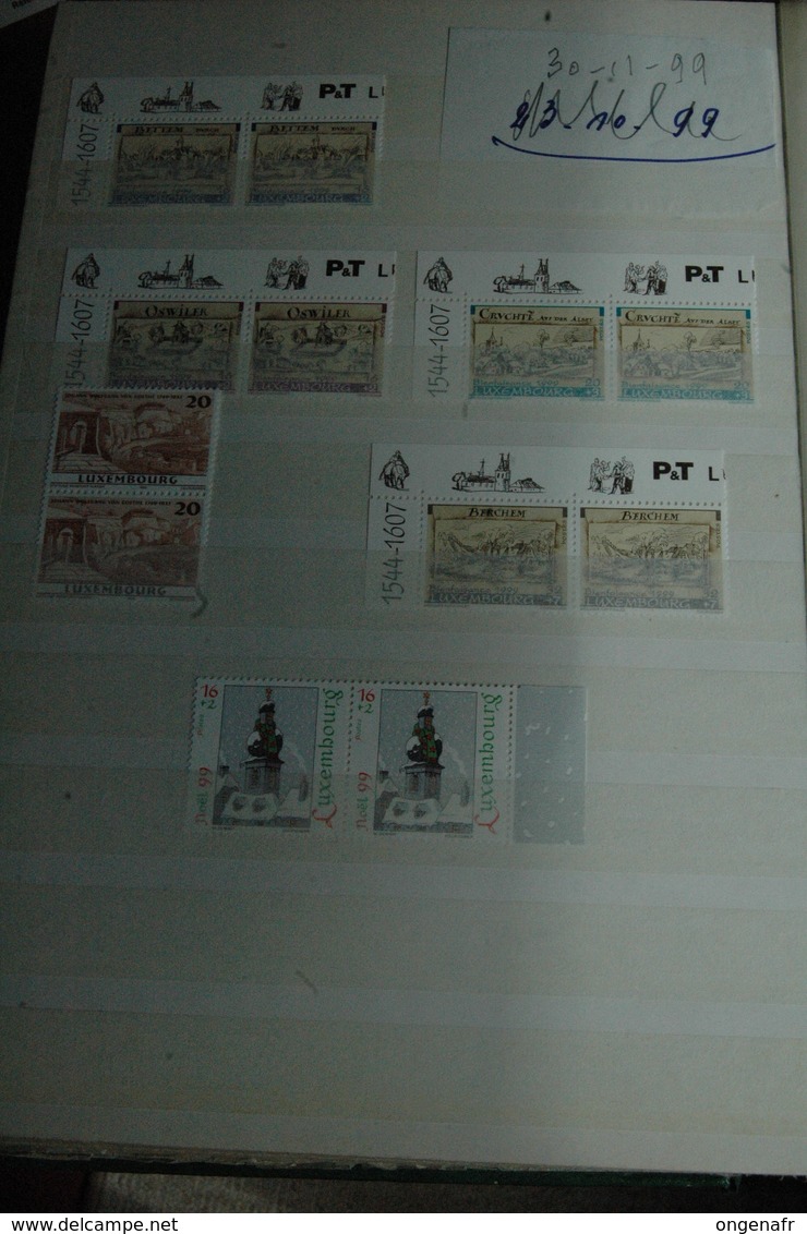 Classeur de 24 pages de stock ( timbres **) début pas compté--   de 1970 à 1999 (Prifix, Côte 2009 : 2105€)