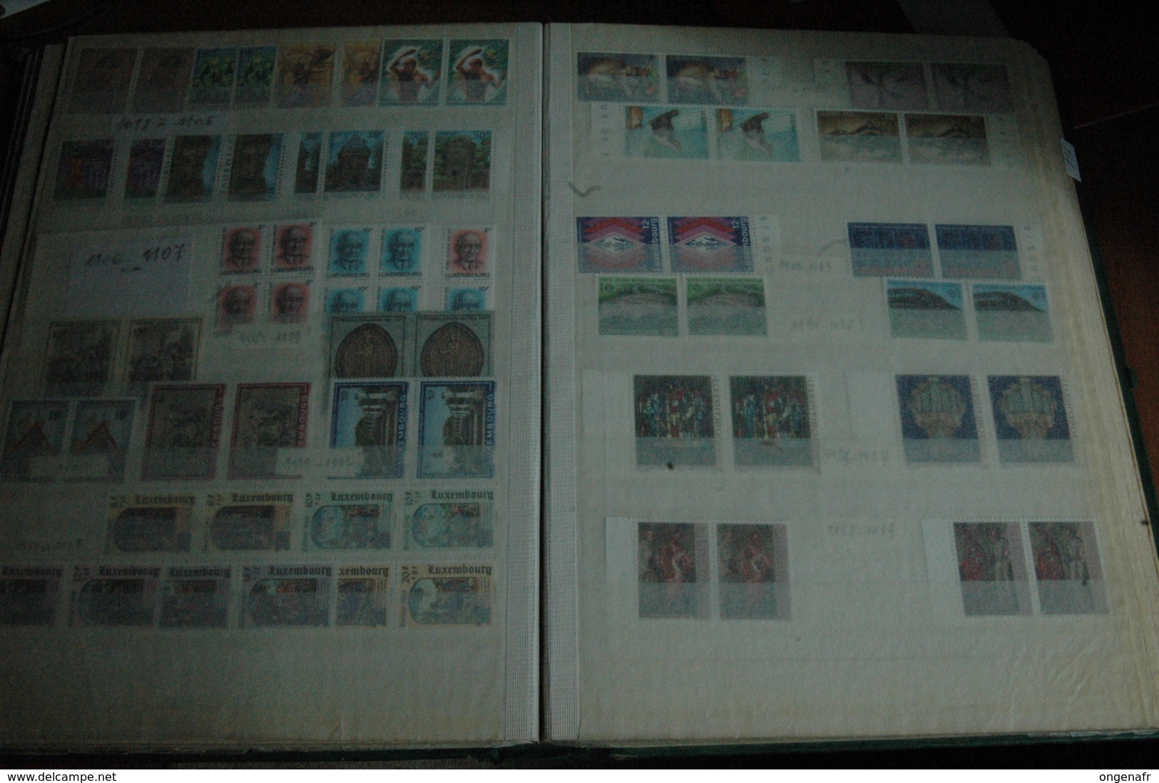 Classeur de 24 pages de stock ( timbres **) début pas compté--   de 1970 à 1999 (Prifix, Côte 2009 : 2105€)