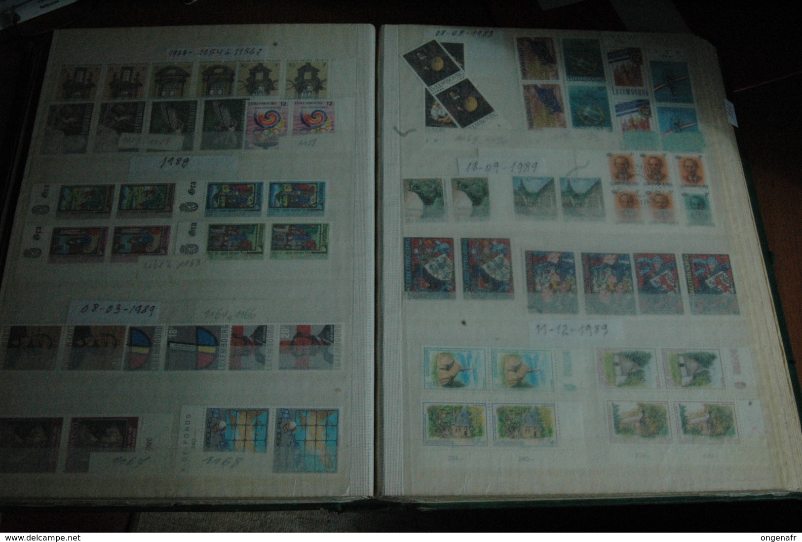 Classeur de 24 pages de stock ( timbres **) début pas compté--   de 1970 à 1999 (Prifix, Côte 2009 : 2105€)