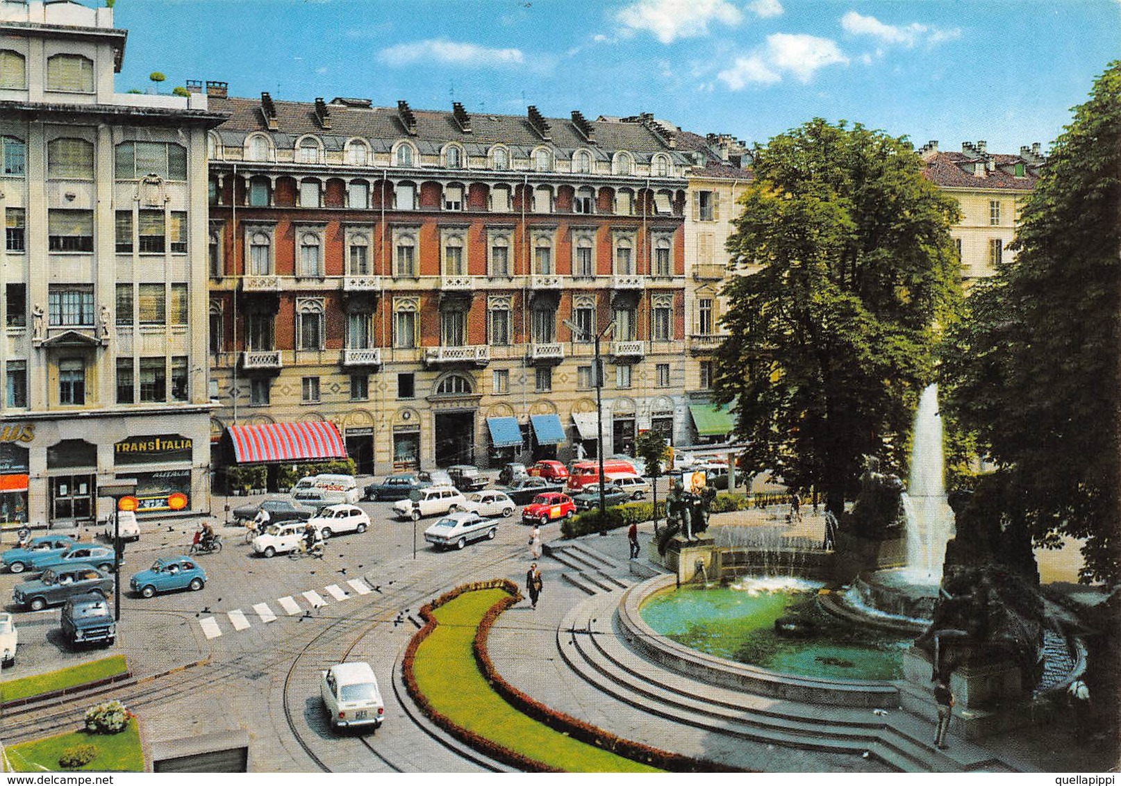 010637 "TORINO - PIAZZA SOLFERINO E FONTANA ANGELICA"  ANIMATA, AUTO, TRANSITALIA. CART NON SPED - Plaatsen & Squares