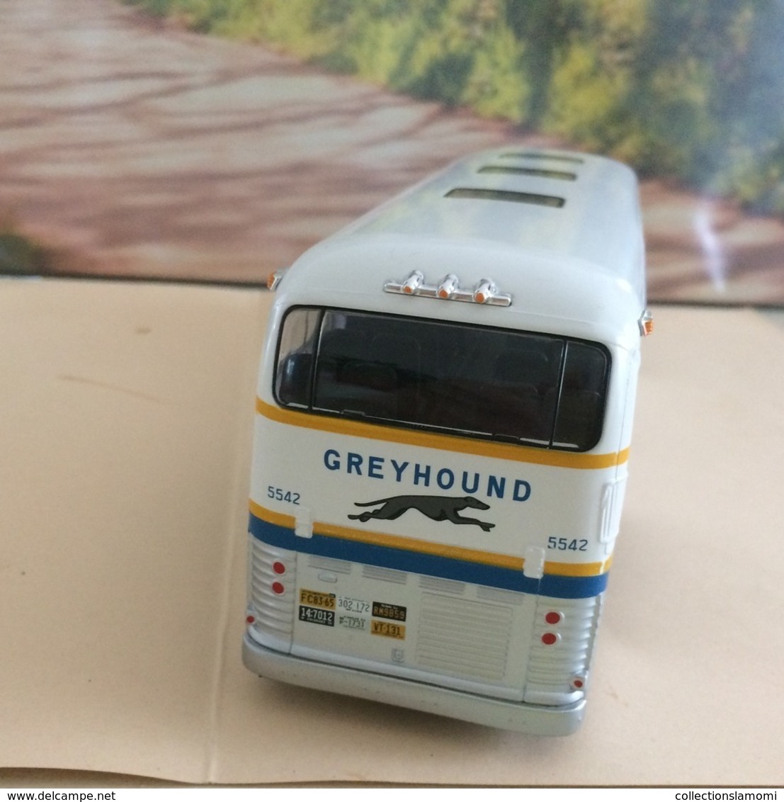 Bus Greyhound Scenicruiser  1956 - échelle 1/43  Neuf Métal - Voir Photos (envoie Colissimo) - Vrachtwagens