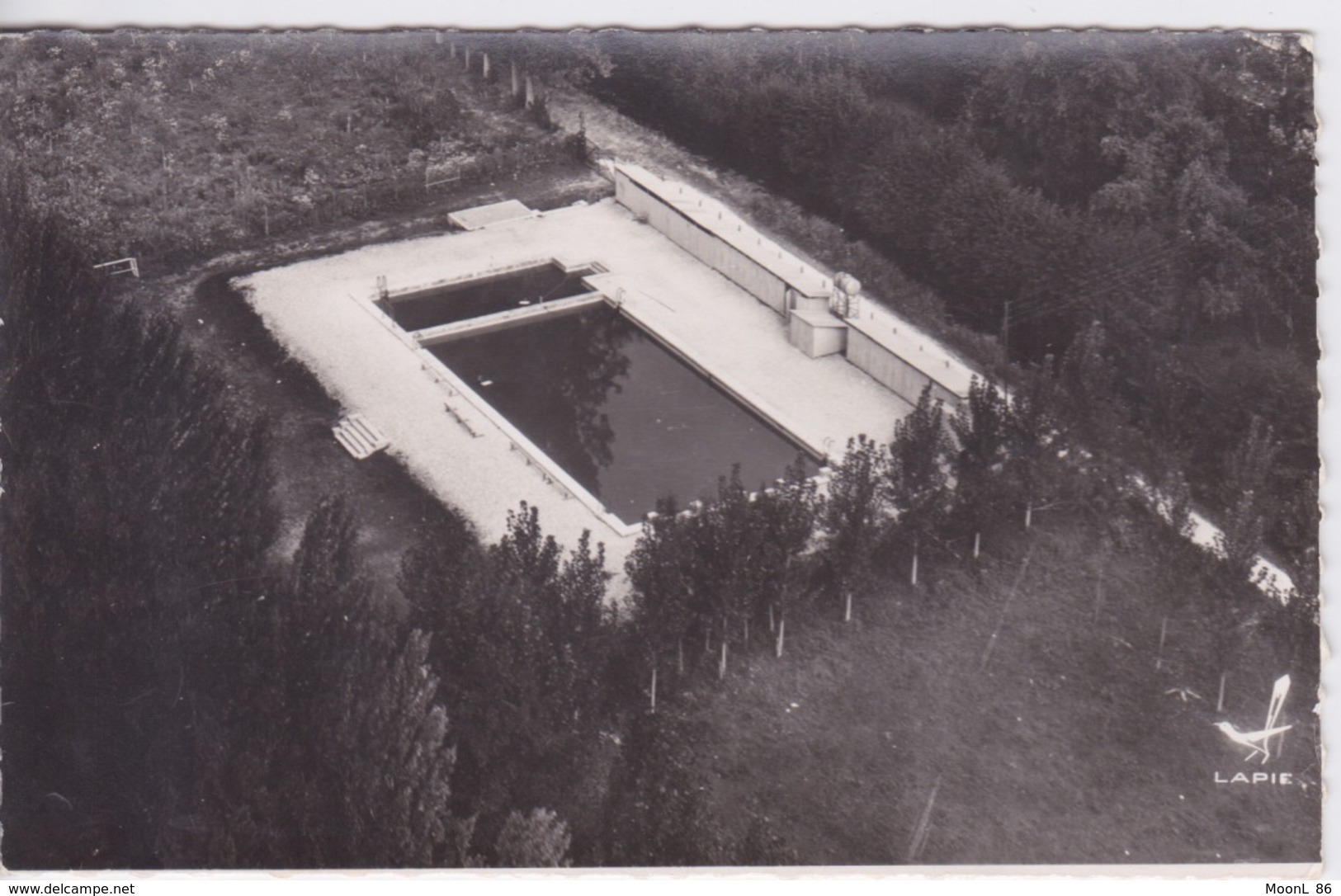 86 - VOUILLE LA BATAILLE - VUE AERIENNE DE LA PSICINE - Vouille