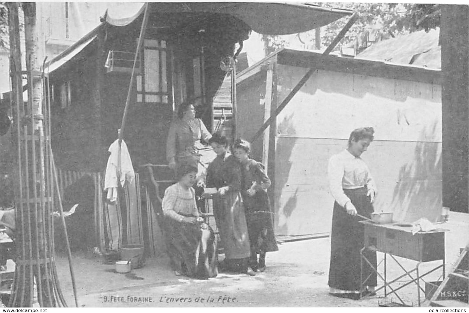 Thème: Manège - Fête Foraine :  Manège  . L'Envers De La Fête         (Voir Scan) - Autres & Non Classés