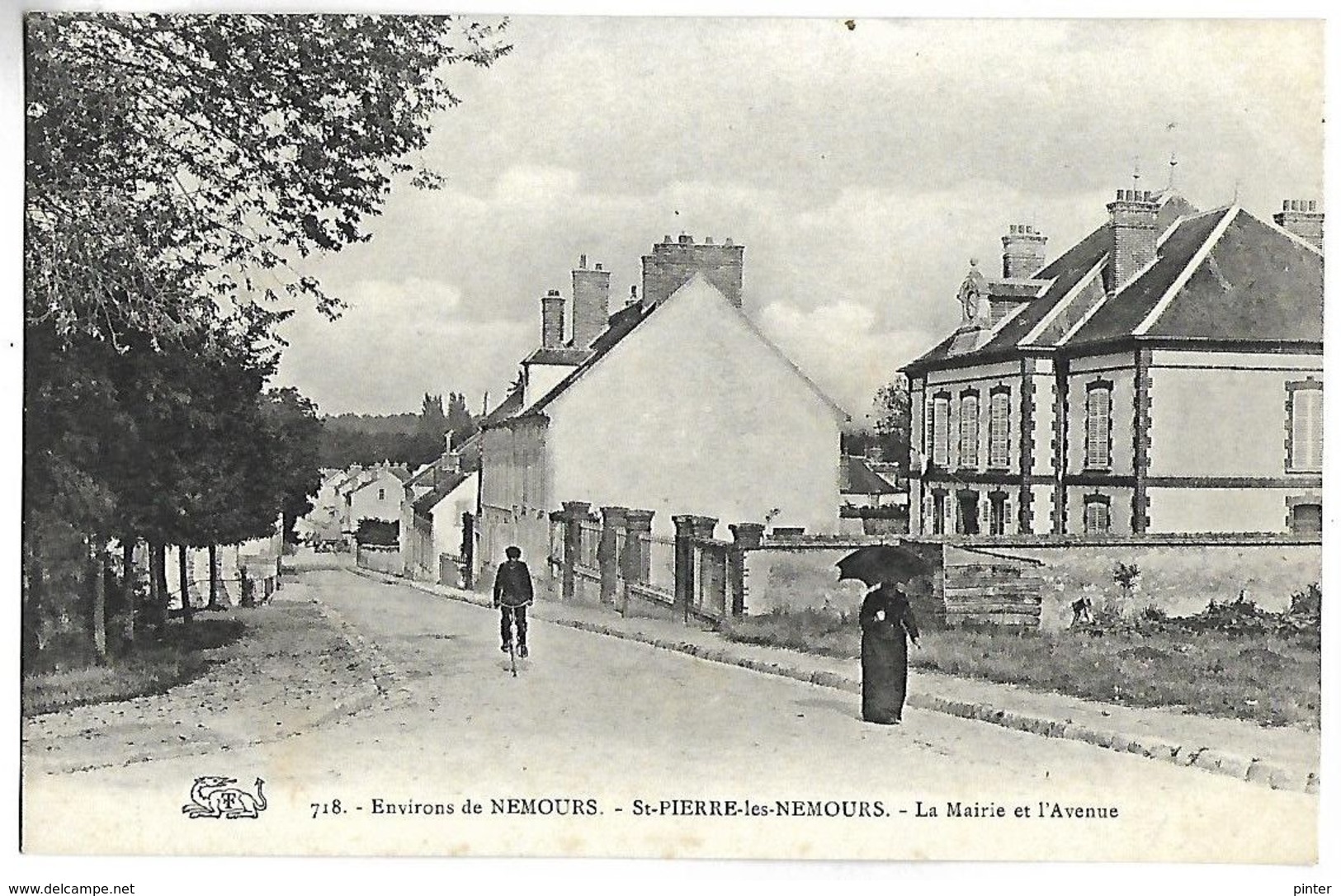 SAINT PIERRE LES NEMOURS - La Mairie Et L'Avenue - Saint Pierre Les Nemours