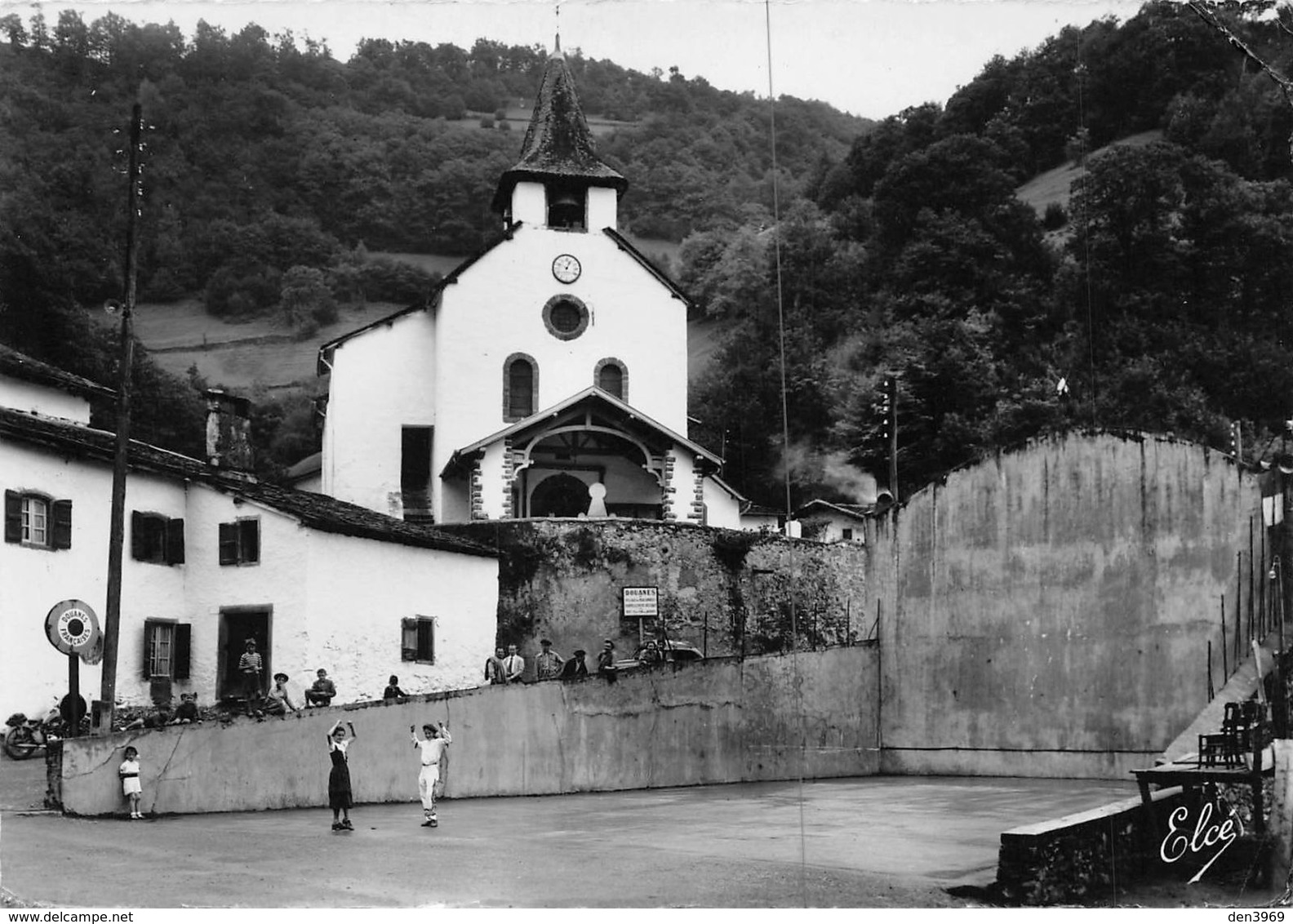 ARNEGUY - L'Eglise Et Le Fronton - Arnéguy